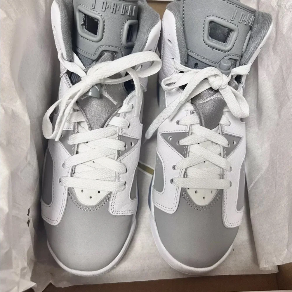 Men's Gray and White Sneakers - Picture 2 of 4